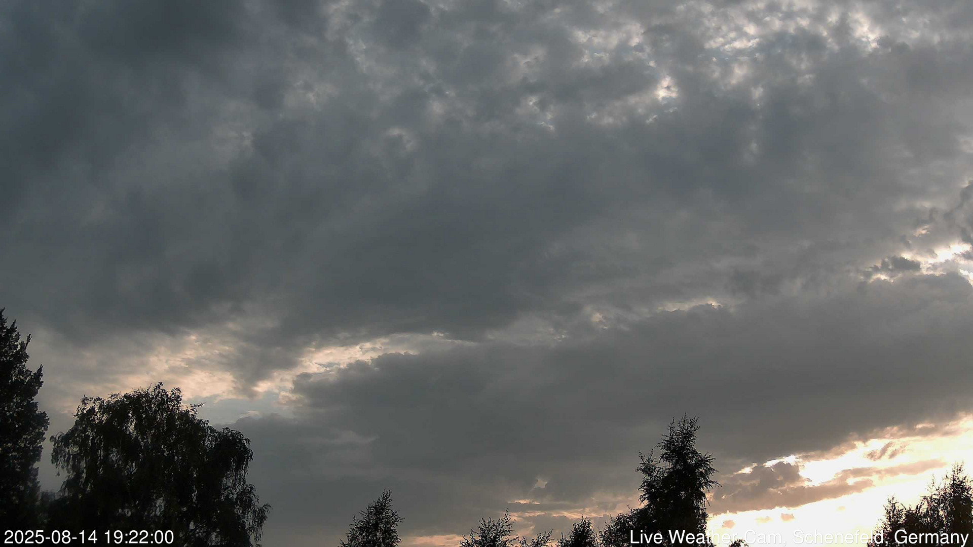time-lapse frame, 2025-08-14 19:22-21:52 webcam