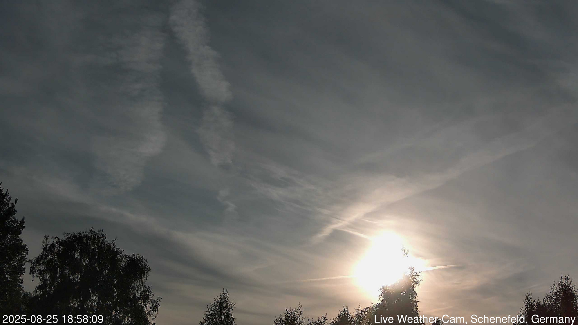 time-lapse frame, 2025-08-25 18:58-21:28 webcam