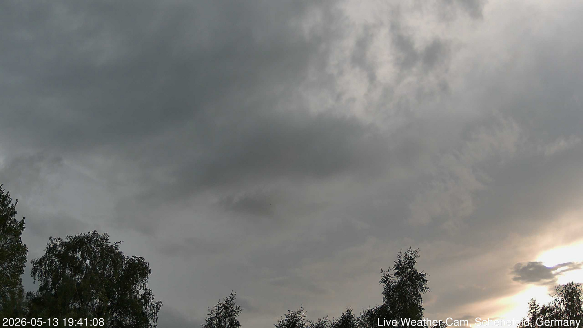 time-lapse frame, 2026-05-13 19:41-22:11 webcam
