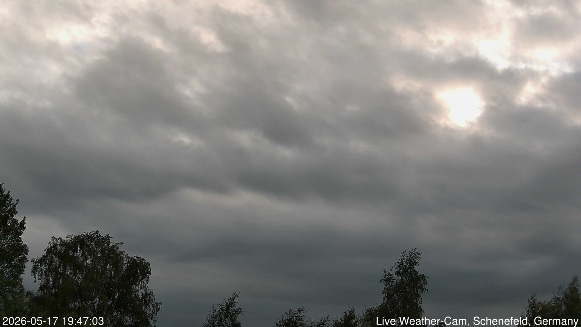 time-lapse frame, 2026-05-17 19:47-22:17 webcam