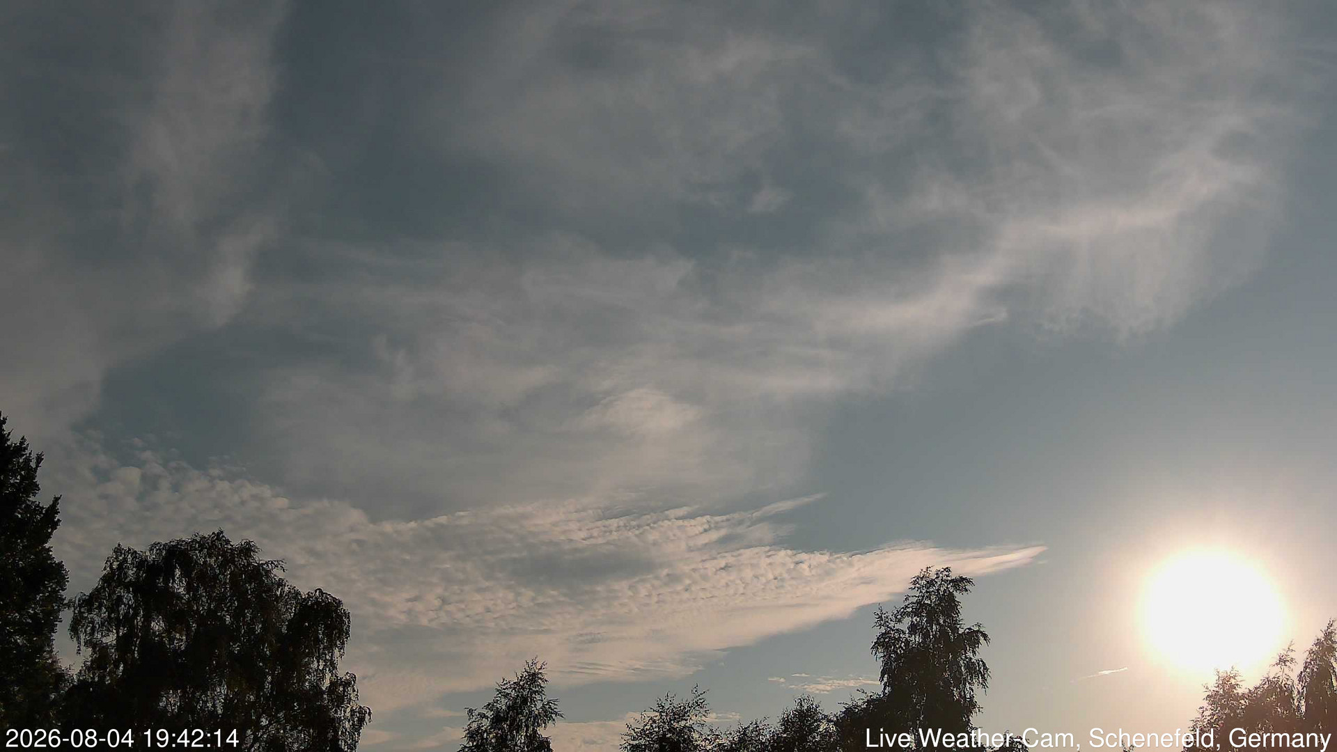 time-lapse frame, 2026-08-04 19:42-22:12 webcam