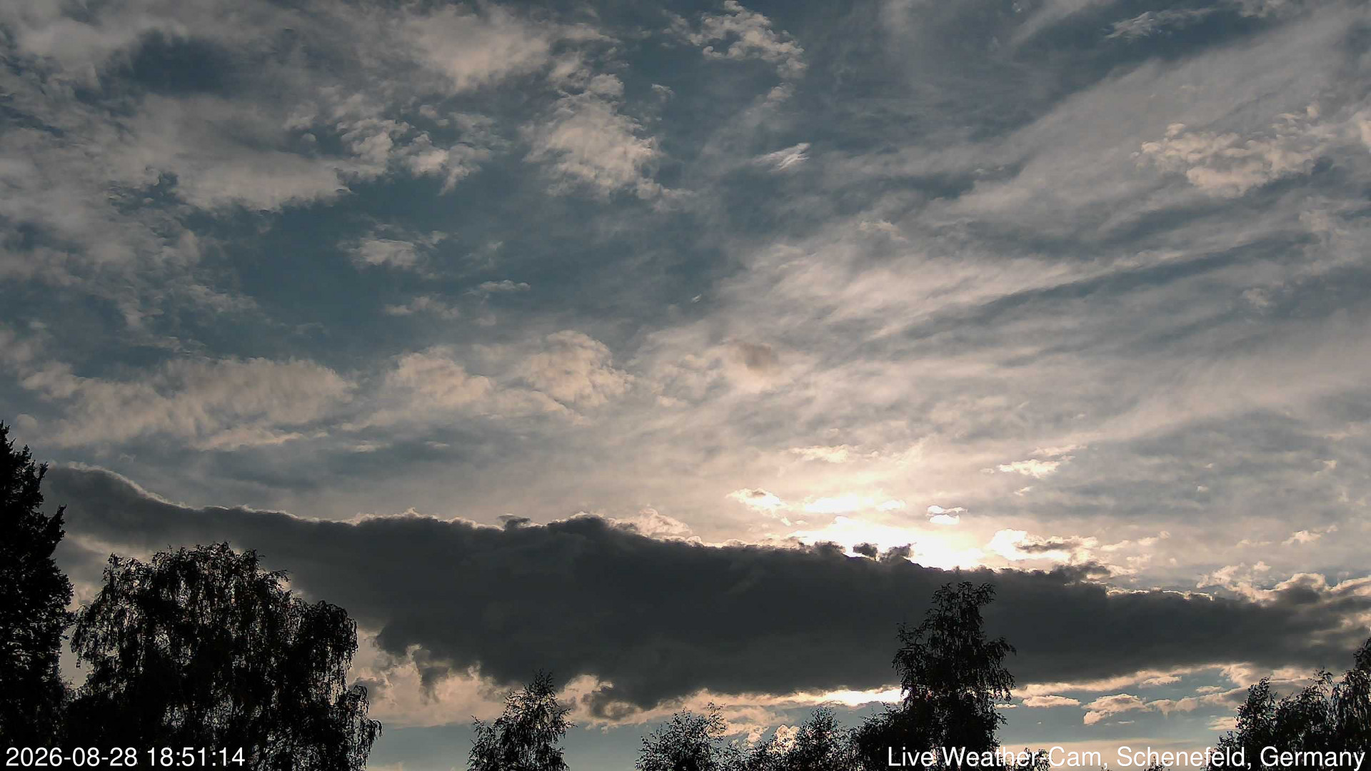 time-lapse frame, 2026-08-28 18:51-21:21 webcam